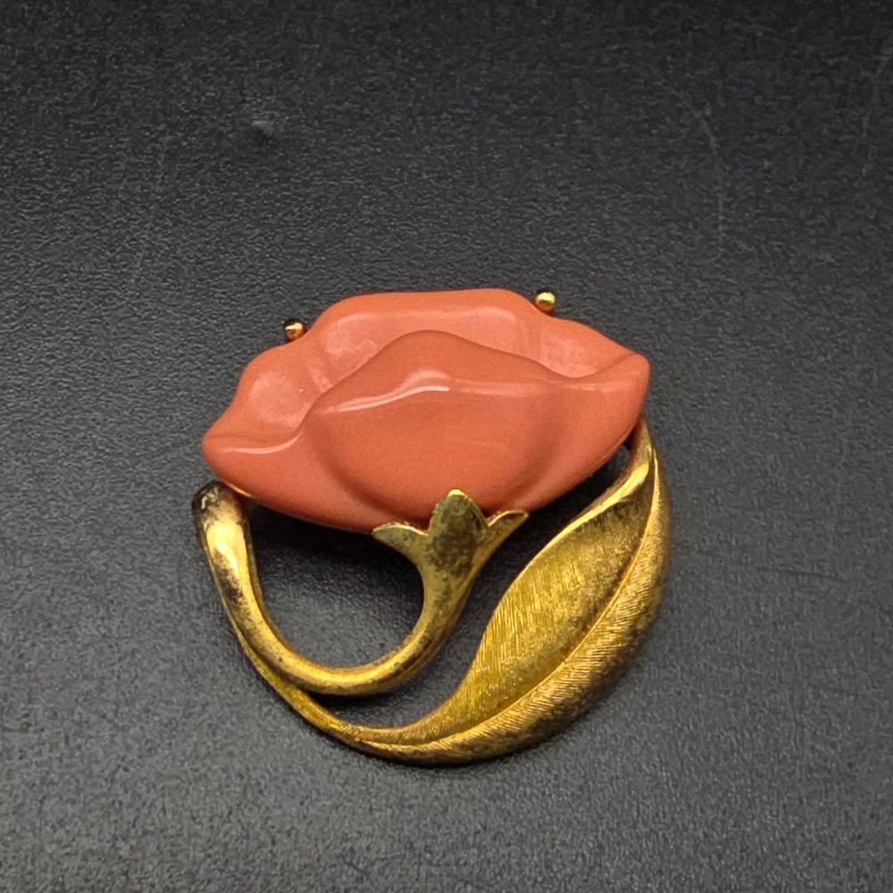 Avon 1981 Sea Treasure Brooch Tulip Flower Coral Pink Acrylic